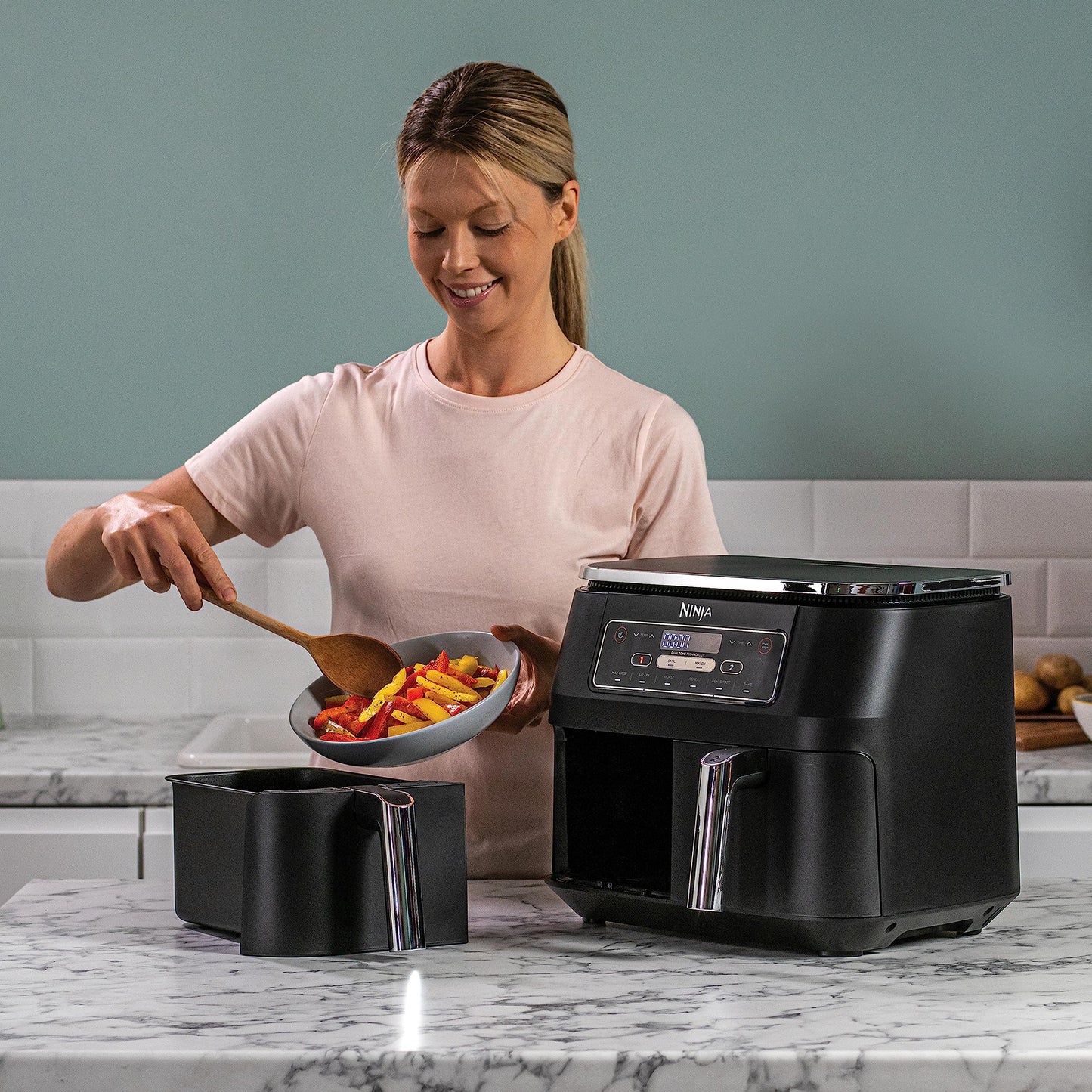 👉 Digitale Heißluftfritteuse 7,6L – Dual Zone Airfryer mit 2 Fächern, Antihaftbeschichtung, spülmaschinenfest, 6-in-1 Funktionen, für 4–6 Portionen, Schwarz