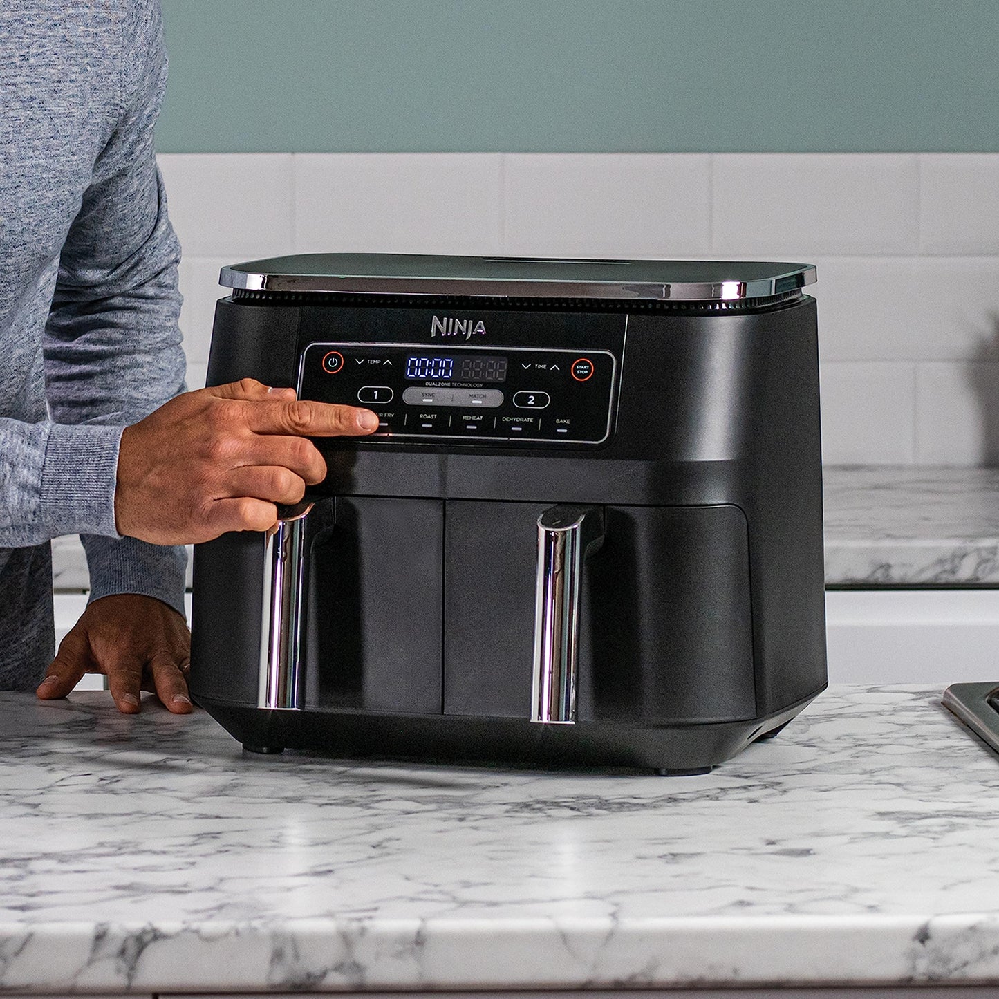 👉 Digitale Heißluftfritteuse 7,6L – Dual Zone Airfryer mit 2 Fächern, Antihaftbeschichtung, spülmaschinenfest, 6-in-1 Funktionen, für 4–6 Portionen, Schwarz
